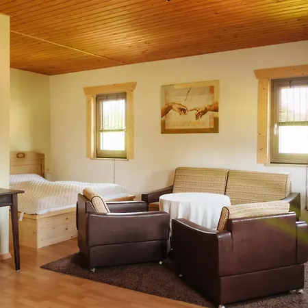 ゲストハウス Und Gastwirtschaft Mareile Am Rennsteig 3*